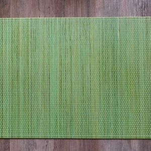 Placemats Bamboo looking placemats 13” x 19” in size. Vase &flowers NOT included